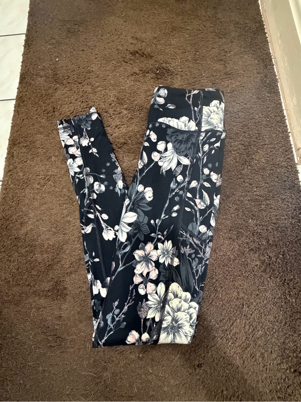 Victoria Secret Women’s  Black Floral Leggings -